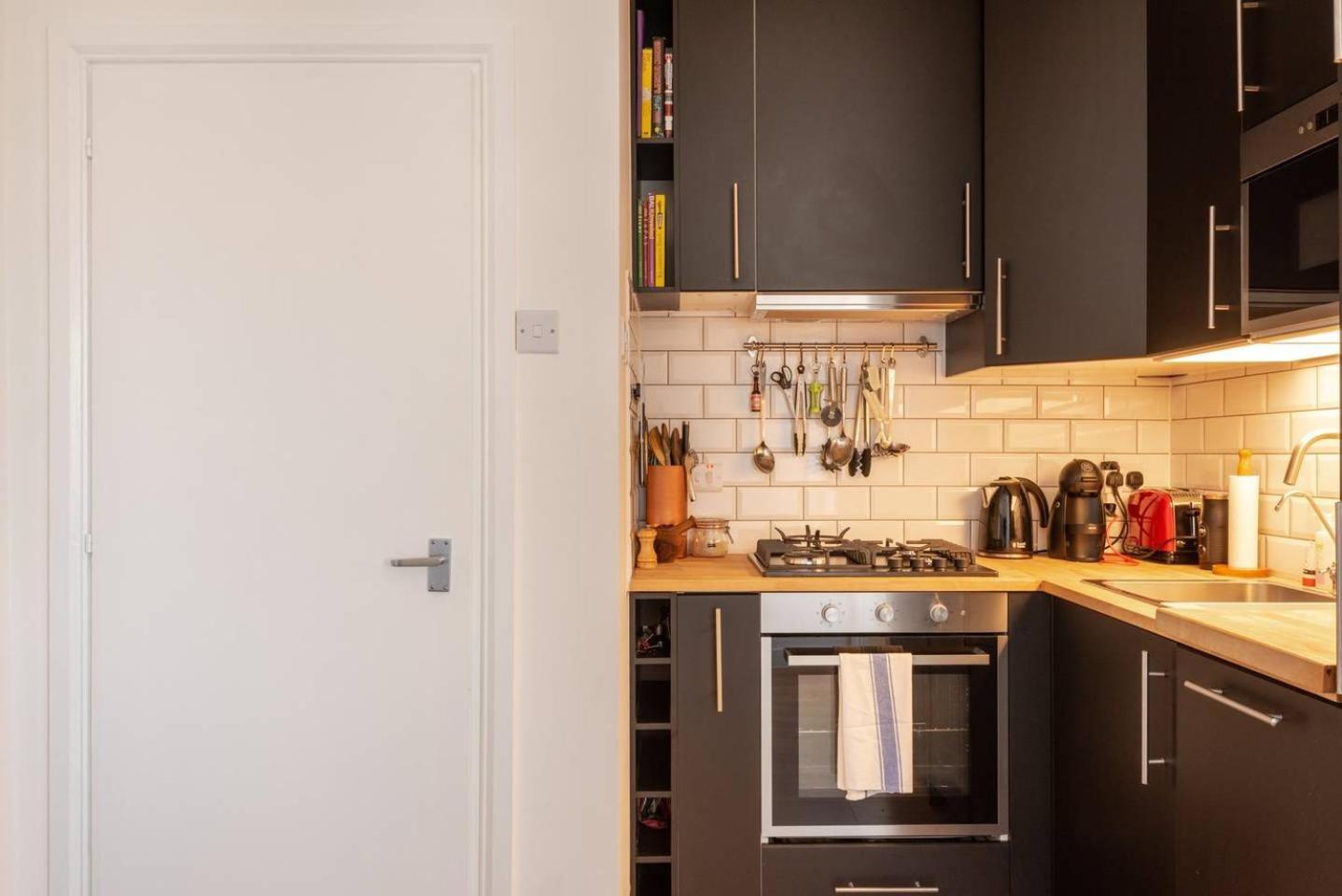 Appartamento Guestready - 1Br Flat Ideally Located In Zone 2 Fits 3 Londra Esterno foto